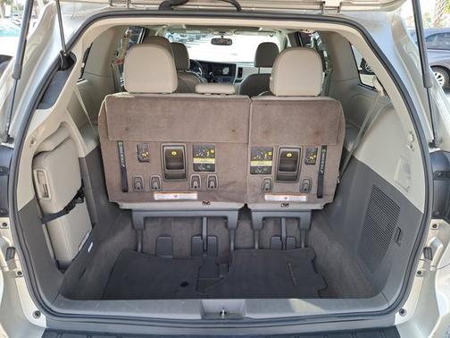 2017 Toyota Sienna XLE