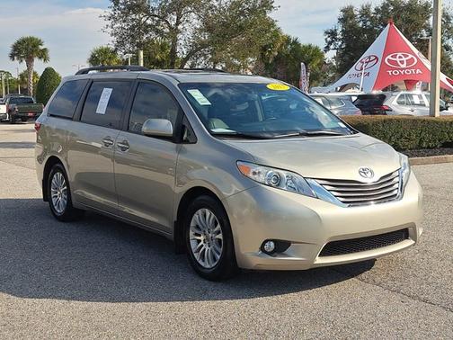 2017 Toyota Sienna XLE