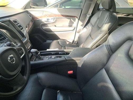 2019 Volvo XC90 T5 Momentum