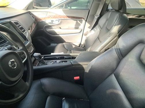 2019 Volvo XC90 T5 Momentum