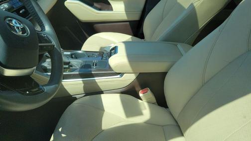 Blizzard Pearl 2020 Toyota Highlander Limited