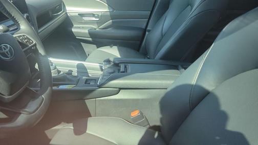 Pearl 2024 Toyota Grand Highlander XLE