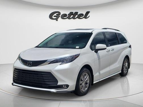 Pearl 2026 Toyota Sienna XLE