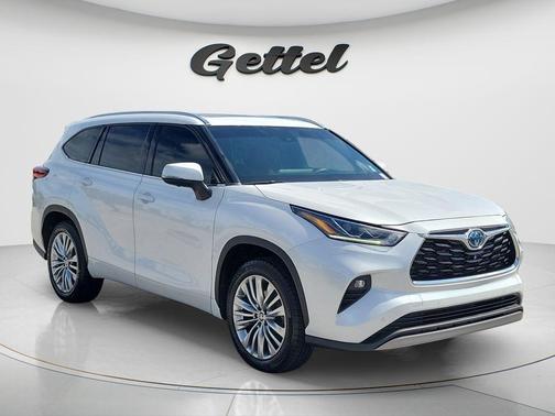 Pearl 2023 Toyota Highlander Hybrid Platinum