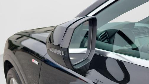 Mythos Black Metallic 2020 Audi Q3 45 S line Premium