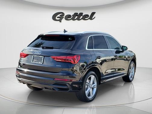 Mythos Black Metallic 2020 Audi Q3 45 S line Premium
