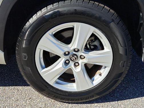 2021 Toyota Highlander LE