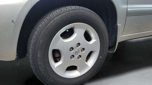 Silver 2006 Toyota Highlander Sport