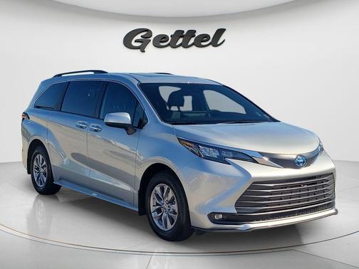 2025 Toyota Sienna XLE