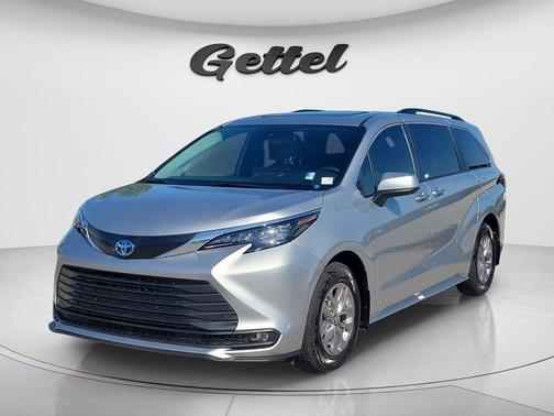 2025 Toyota Sienna XLE