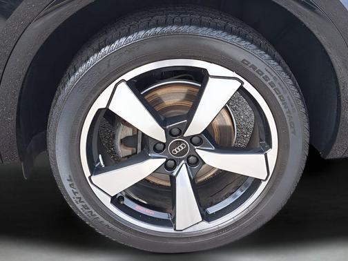 2023 Audi Q5 45 S line quattro Premium