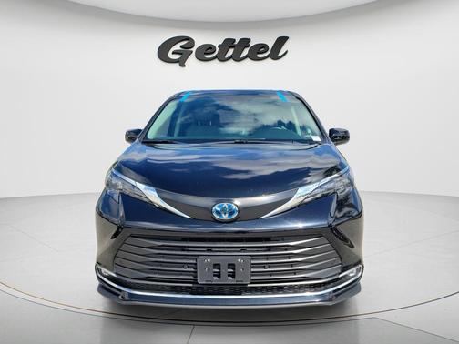 Midnight Black 2024 Toyota Sienna XLE