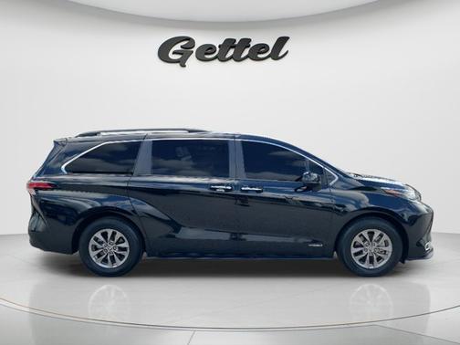 Midnight Black Metallic 2021 Toyota Sienna XLE