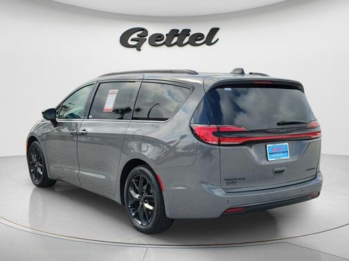 Ceramic Gray Clearcoat 2025 Chrysler Pacifica Limited