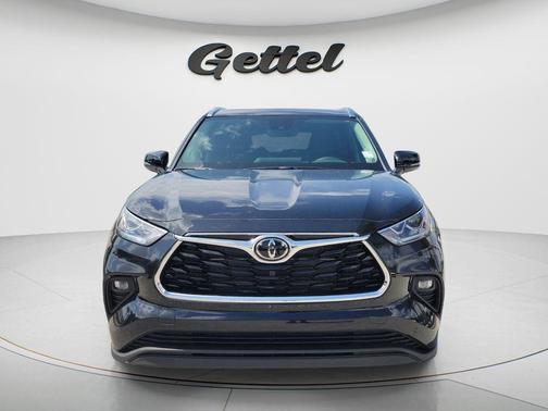 Black 2026 Toyota Highlander Hybrid Limited