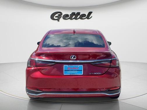 Matador Red Mica 2021 Lexus ES 300h 300H