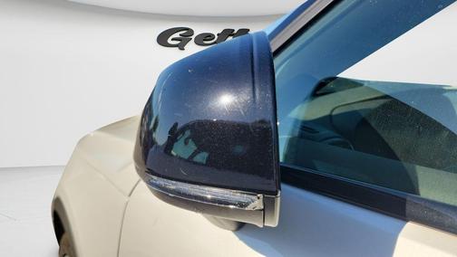 Crystal White 2021 Volvo XC40 T5 R-Design