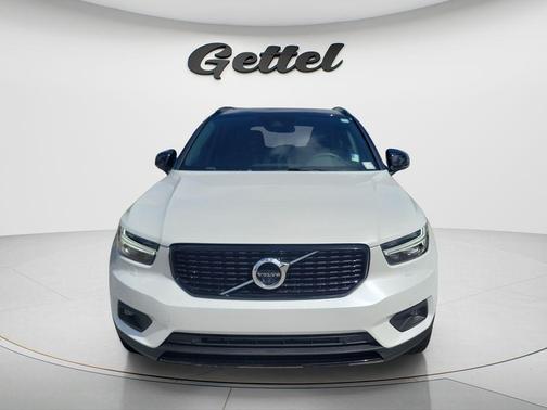 Crystal White 2021 Volvo XC40 T5 R-Design