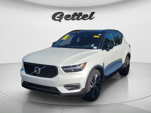 Crystal White 2021 Volvo XC40 T5 R-Design