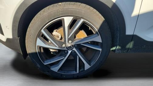 Crystal White 2021 Volvo XC40 T5 R-Design