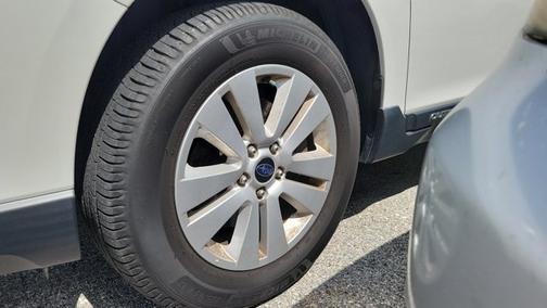 Crystal White Pearl 2017 Subaru Outback 2.5i Premium