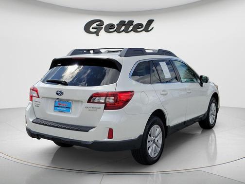 Crystal White Pearl 2017 Subaru Outback 2.5i Premium
