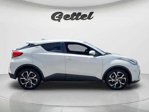Blizzard Pearl 2020 Toyota C-HR XLE