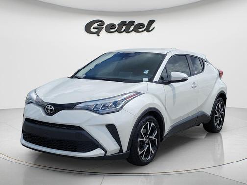 Blizzard Pearl 2020 Toyota C-HR XLE