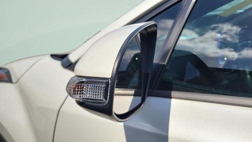 Blizzard Pearl 2020 Toyota C-HR XLE