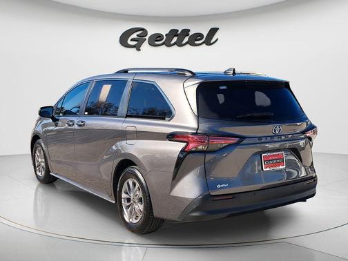 2022 Toyota Sienna XLE