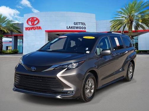2022 Toyota Sienna XLE