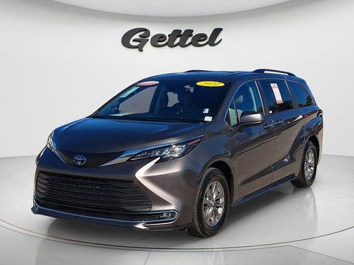 2022 Toyota Sienna XLE