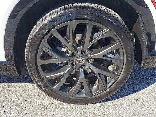 2025 Toyota Crown Signia LIMITED