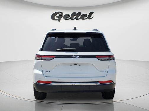 Bright White Clearcoat 2023 Jeep Grand Cherokee Laredo