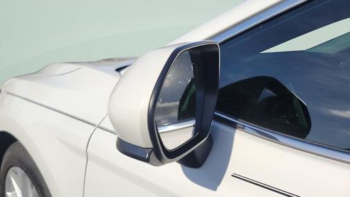 Ice 2023 Toyota Camry LE