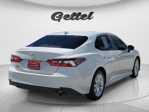 Ice 2023 Toyota Camry LE