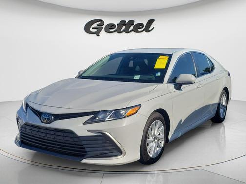 Ice 2023 Toyota Camry LE