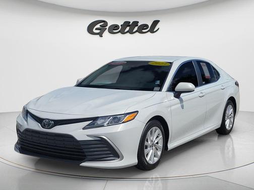 Ice 2023 Toyota Camry LE
