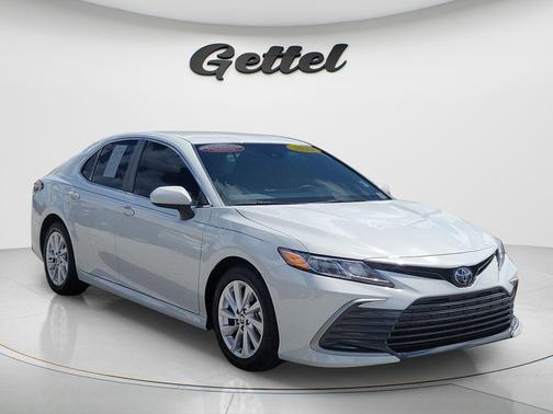 Ice 2023 Toyota Camry LE