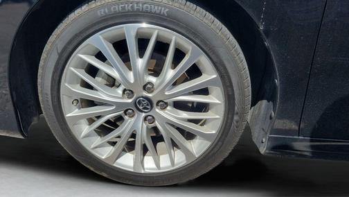 Midnight Black Metallic 2018 Toyota Camry Hybrid XLE