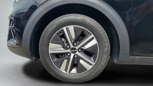 Aurora Black 2022 Kia Niro LXS