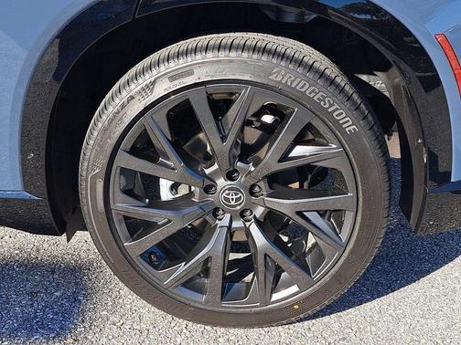 2025 Toyota Crown Signia LIMITED