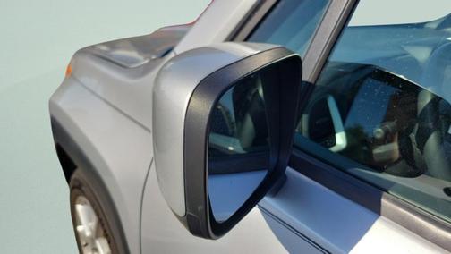 Glacier Metallic 2019 Jeep Renegade Latitude