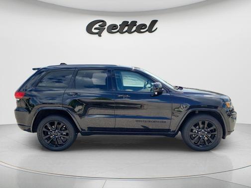 Diamond Black 2017 Jeep Grand Cherokee Altitude