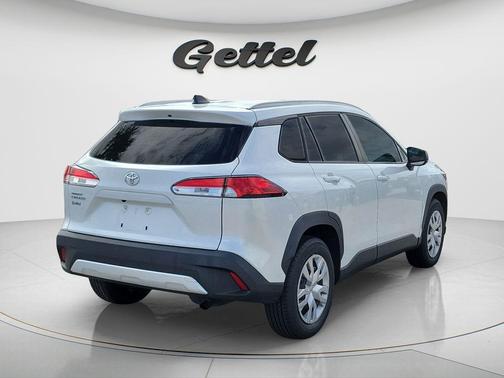 Pearl 2022 Toyota Corolla Cross L