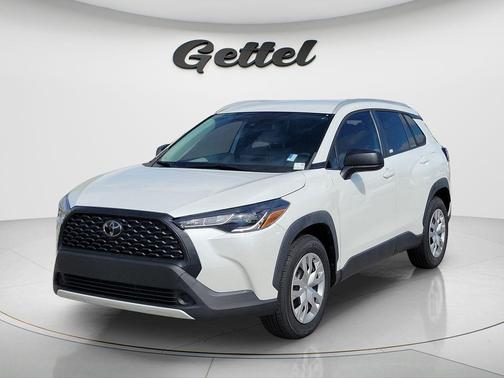 Pearl 2022 Toyota Corolla Cross L