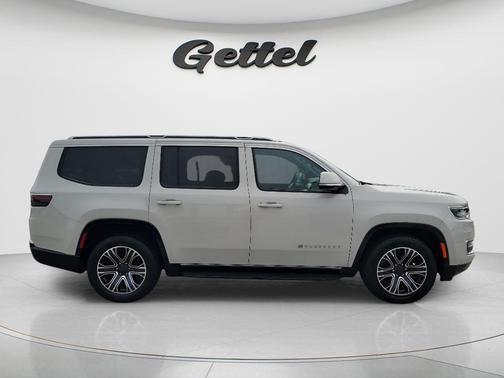 Luxury White Pearlcoat 2022 Jeep Wagoneer Series III