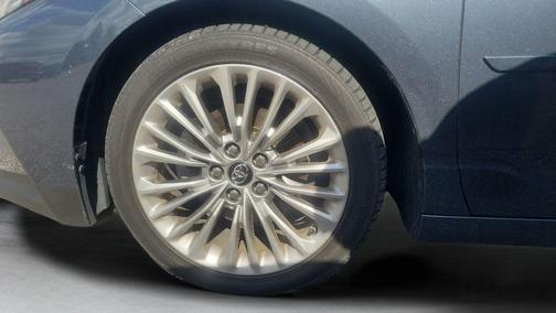 Harbor Gray Metallic 2019 Toyota Avalon