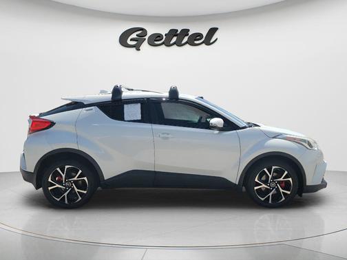 Blizzard Pearl 2018 Toyota C-HR XLE