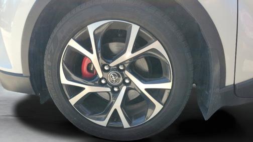 Blizzard Pearl 2018 Toyota C-HR XLE